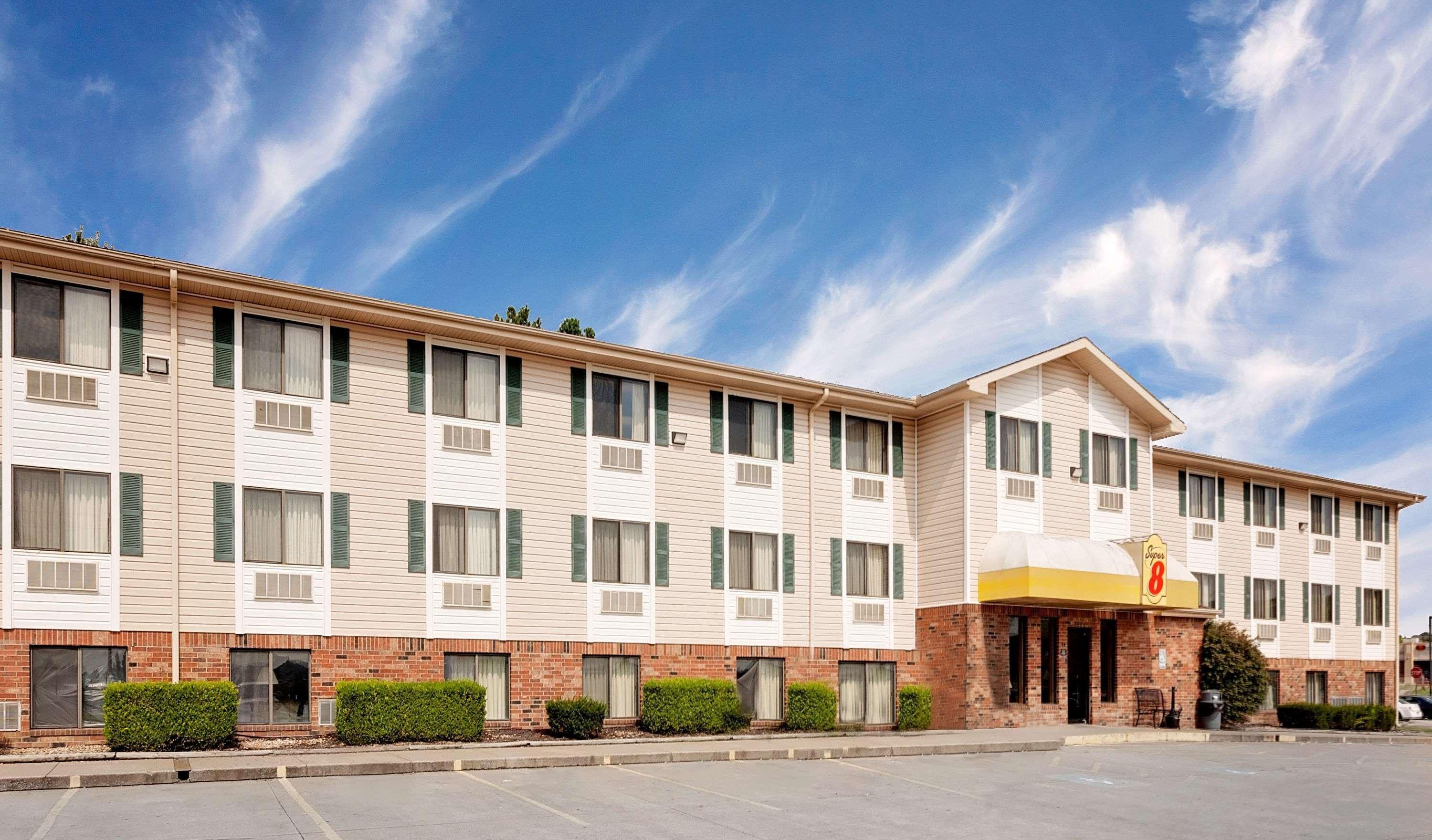 Super 8 By Wyndham Fayetteville Exterior photo